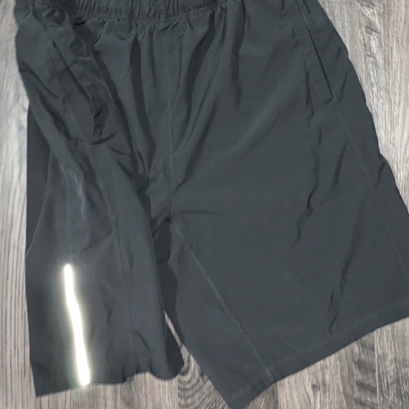 Black shorts - Picture 2 of 3